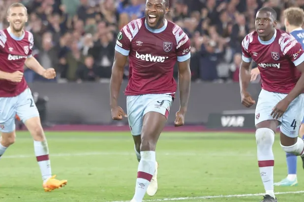 كان وستهام يعتمد على نجم هجومه ميخائيل أنطونيو قبل أن يصبح بطيئاً بعد تجاوزه الثلاثين من العمر (غيتي)