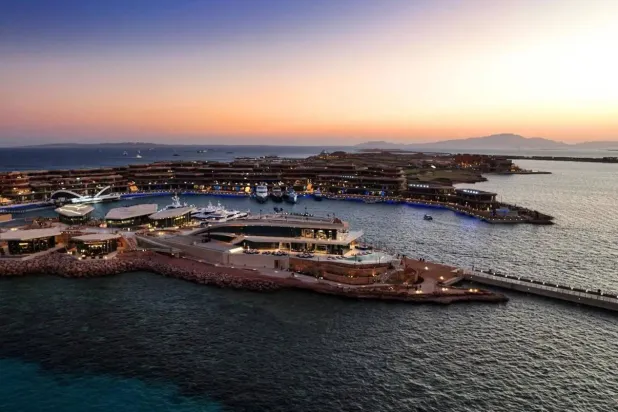 تجمع «سندالة» بين الجمال الطبيعي والتصميم المتطوّر المعزّز بالتقنية والتميّز المعماري (واس)