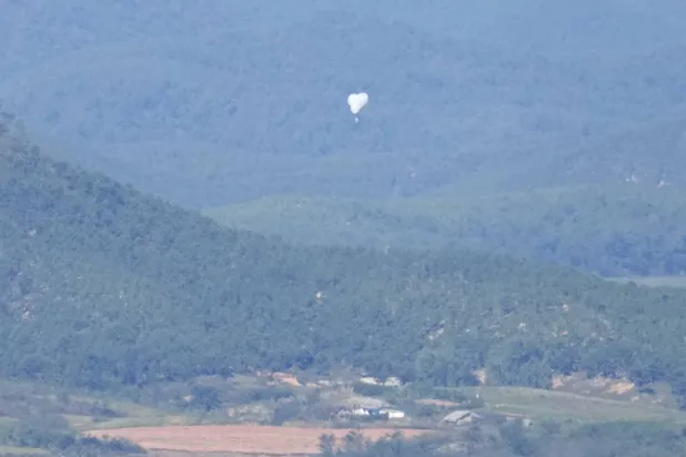 بالونات تظهر بالقرب من الحدود الكورية الشمالية الجنوبية (أ.ب)