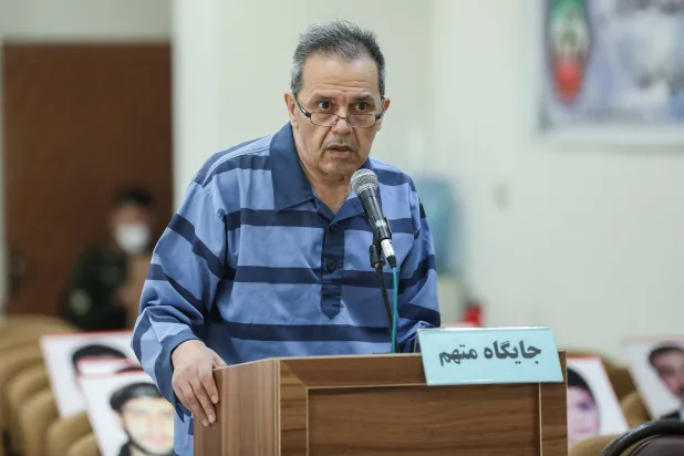 جمشيد شرمهد خلال محاكمته في طهران (وكالة الأنباء الألمانية)