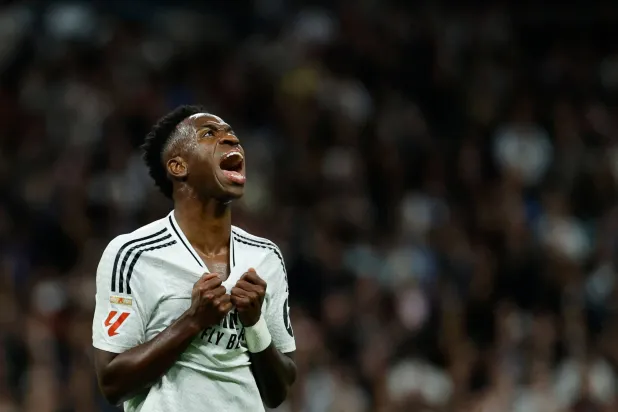 فينيسيوس غاضب جداً بسبب خسارة الجائزة (أ.ف.ب)