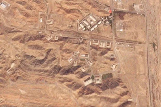 صورة التقطتها الأقمار الاصطناعية لشركة «بلانيت لابس» تُظهر أضراراً لحقت بمنشأة بارشين العسكرية جنوب شرقي طهران يوم 24 أكتوبر (رويترز)
