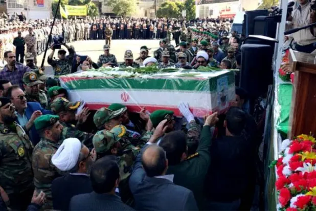 تشييع ضابط في الدفاعات الجوية الإيرانية بمدينة بروجرد وسط البلاد (إرنا)