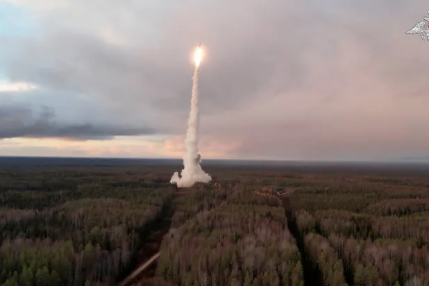 جانب من التجارب الروسية على إطلاق صواريخ لمحاكاة رد نووي هائل (رويترز)
