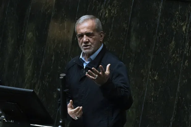 الرئيس الإيراني مسعود بزشكيان (أ.ب)