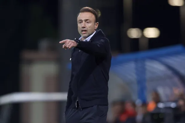 اليوناني كريستوس كونتيس مدرب فريق الفيحاء (تصوير: نايف العتيبي) 