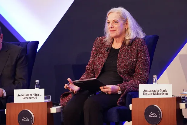 ألينا رومانوسكي سفيرة الولايات المتحدة لدى العراق (إكس)