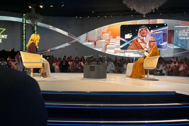 الجدعان متحدثاً في اليوم الثاني من مؤتمر «مبادرة مستقبل الاستثمار» (الشرق الأوسط)