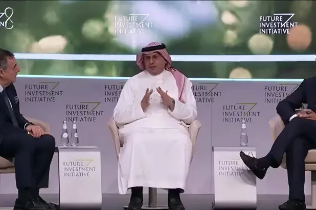 جلسة حوارية خلال مؤتمر «مبادرة مستقبل الاستثمار» في الرياض (الشرق الأوسط)