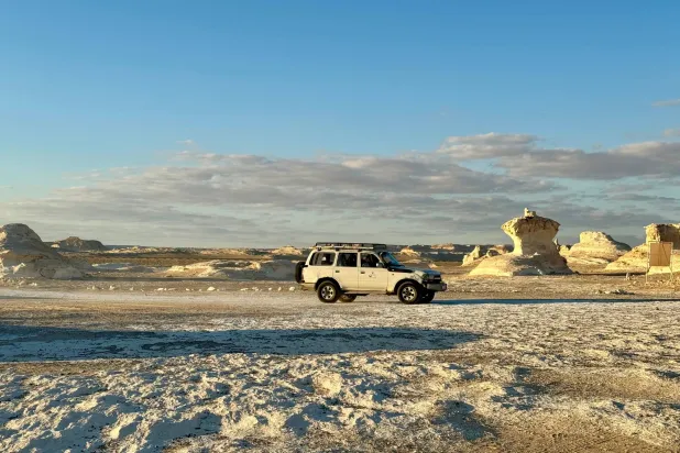 الصحراء البيضاء متعة المغامرة (أدوب ستوك)