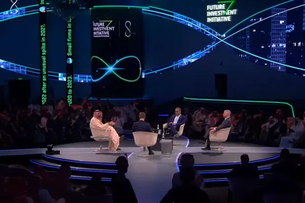 جلسة حوارية خلال اليوم الثالث لمؤتمر «مبادرة مستقبل الاستثمار» (الشرق الأوسط)