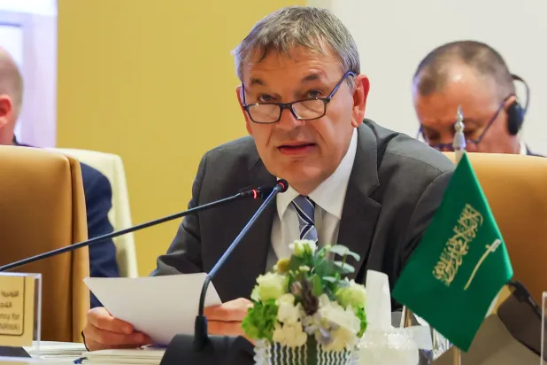 المفوض العام لوكالة الأمم المتحدة لإغاثة وتشغيل اللاجئين الفلسطينيين (الأونروا) فيليب لازاريني يتحدث خلال اجتماع «التحالف الدولي لتطبيق حل الدولتين» في الرياض يوم 30 أكتوبر 2024 (أ.ف.ب)