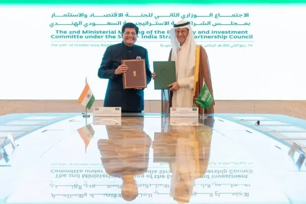 الأمير عبد العزيز بن سلمان وزير الطاقة السعودي ووزير التجارة والصناعة الهندي بيوش جويال (واس)