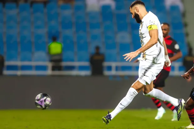 بنزيمة سيغيب عن ديربي جدة بسبب الإصابة (الاتحاد)