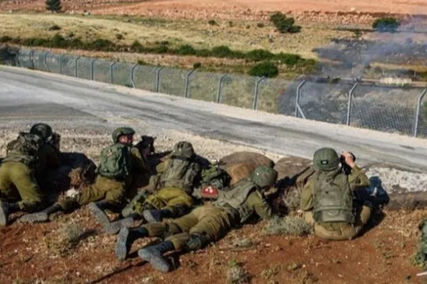 جنود إسرائيليون يراقبون الحدود مع الأردن (أرشيفية - الجيش الإسرائيلي)