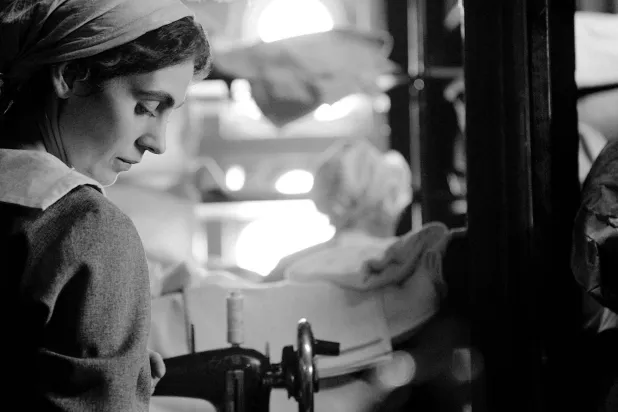 «الفتاة ذات الإبرة» (نوردسك فيلم برودكشنز)