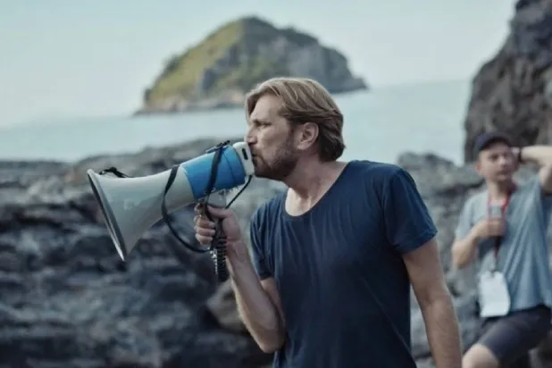 روبن أوستلند خلال التصوير (إمبرتڤ إنترتاينمنت)