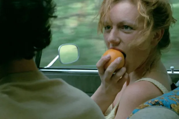 Kayboluş, Hollandalı gazeteci ve yazar Tim Krabbé'nin 1984 tarihli The Golden Egg (Altın Yumurta) adlı romanından uyarlandı (Argos Films)