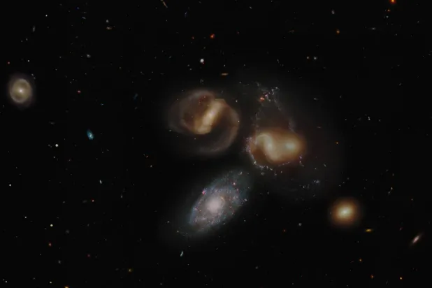 Önceki çarpışmaların enkazına ev sahipliği yapan Stephan Beşlisi, "kozmik bir kavşağa" benzetiliyor (NASA)