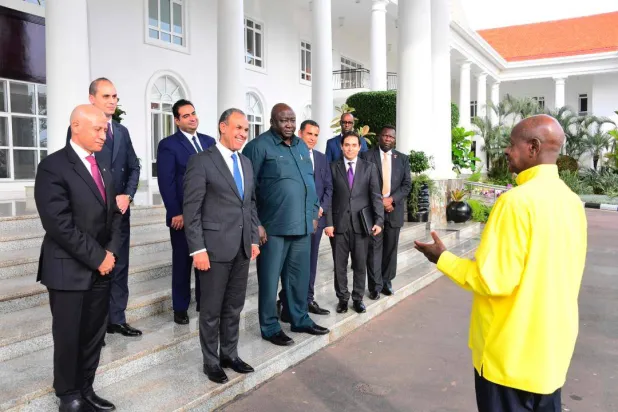 الرئيس الأوغندي يوري موسيفيني خلال استقبال وزير الخارجية والهجرة المصري (الخارجية المصرية)