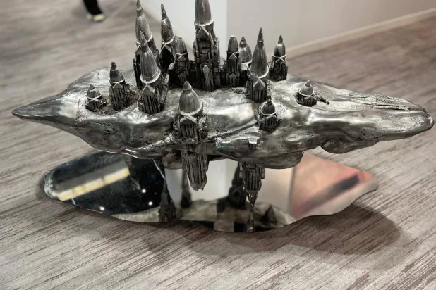 عمل للفنان التركي بلال هاكان (الشرق الأوسط)