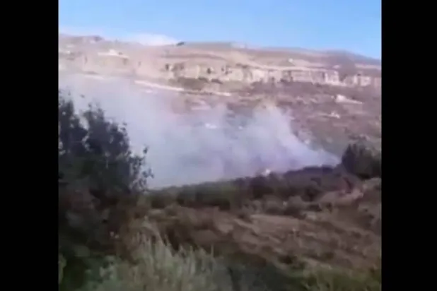 صورة مثبتة من فيديو يظهر حريق بلدة بريح