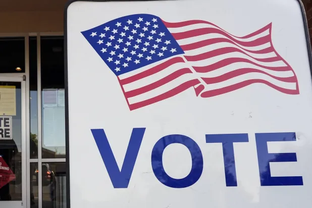 مركز اقتراع أثناء جولة التصويت الأولي، 21 مايو 2024، في كينيساو، جورجيا (أ.ب)