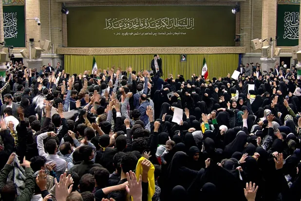 المرشد خامنئي أكد أن الرد على إسرائيل وأميركا سيكون «ساحقاً» (إ.ب.أ)