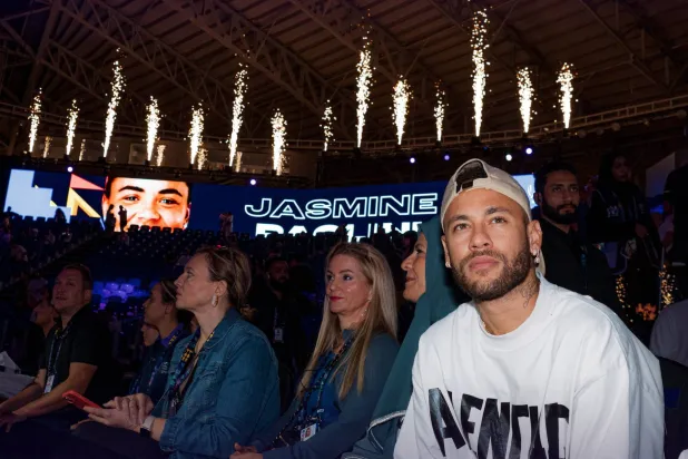 نيمار في  مدرجات ملعبة جامعة الملك سعود لمتابعة نهائيات التنس (الشرق الأوسط)