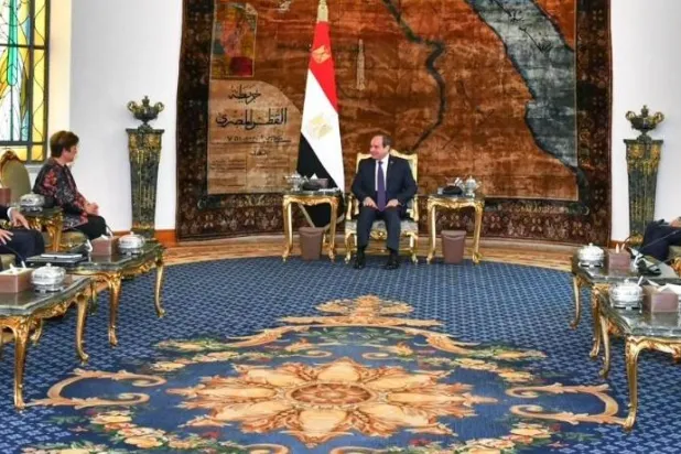 الرئيس المصري عبد الفتاح السيسي خلال لقائه مديرة صندوق النقد الدولي كريستالينا غورغييفا والوفد المرافق (رئاسة الجمهورية)