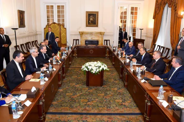 جانب من محادثات وزير الخارجية والهجرة المصري بدر عبد العاطي مع نظيره الإيراني في القاهرة الشهر الماضي (الخارجية المصرية)