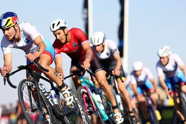 سباق الدراجات كان رائعاً على شاطئ نيوم (نيوم)