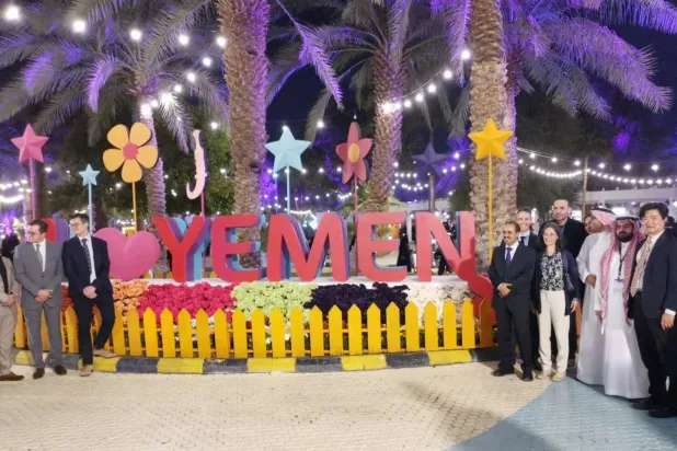 وزير الإعلام اليمني وعدد من سفراء الدول العربية والأجنبية لدى اليمن خلال انطلاق «ليالٍ يمنية» في الرياض (متداولة)