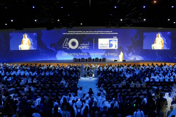 الدكتور سلطان الجابر يتحدث خلال حفل افتتاح معرض ومؤتمر أبوظبي الدولي للبترول (أديبك) السنوي لصناعة الطاقة في أبوظبي (رويترز)