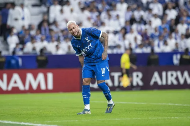 نيمار شعر بألم في العضلة بعد نحو 30 دقيقة من مشاركته مع الهلال (يزيد السمراني)