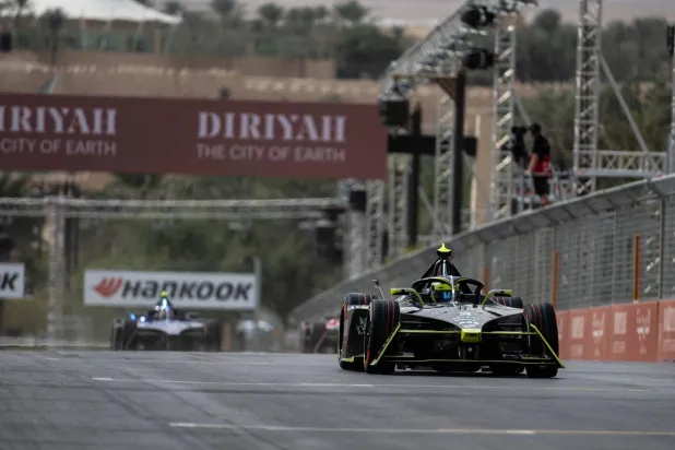 تستضيف مدينة ساو باولو البرازيلية السباق الأول في شهر ديسمبر ومن بعدها المكسيك في شهر يناير (فورمولا إي)