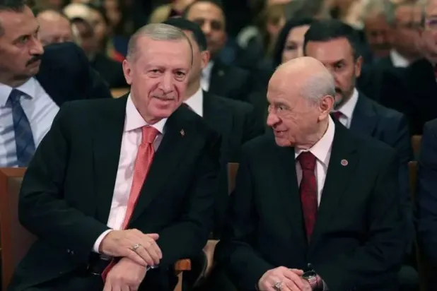 إردوغان وبهشلي خلال احتفال تركيا بذكرى تأسيس الجمهورية في 29 أكتوبر الماضي (الرئاسة التركية)