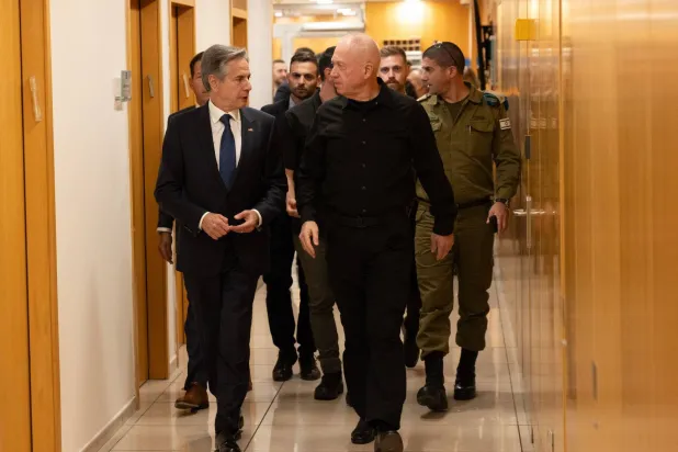 غالات مستقبلاً بلينكن خلال زيارته الأخيرة لإسرائيل (إكس)