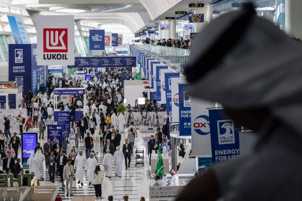 جانب من أجنحة العارضين في معرض ومؤتمر أبوظبي الدولي للبترول (أديبك) في أبوظبي (أ.ف.ب)