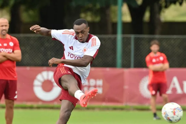 وكيل أعمال عبد الحميد أكد استمراره في رحلته الأوروبية (نادي روما) 