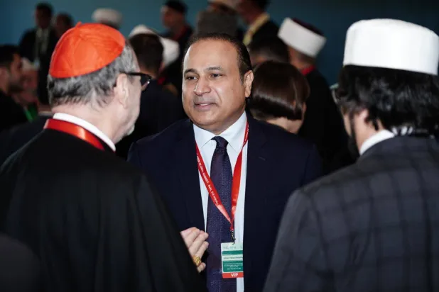 الدكتور زهير الحارثي خلال القمة العالمية لقادة ورموز الأديان في باكو (كايسيد)