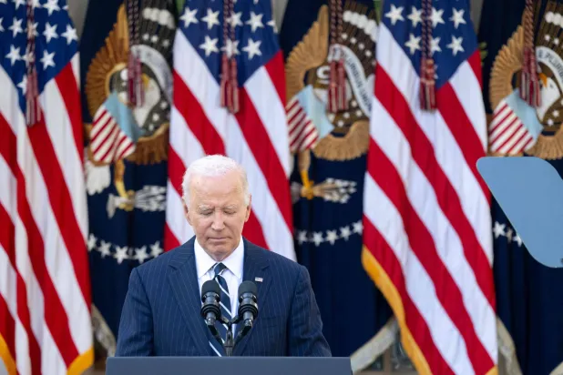 الرئيس الأميركي جو بايدن لدى إلقائه خطاباً في البيت الأبيض يوم 7 نوفمبر (أ.ف.ب)