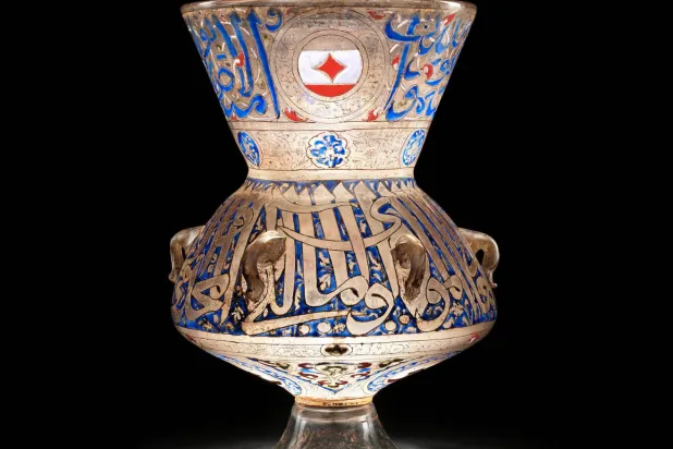 مصباح صرغتمش يُعرَض في المزاد (بونامز)