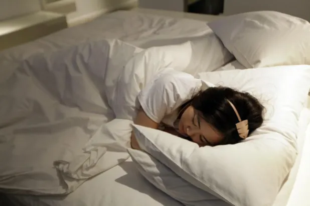 ارتفاع القلق بعد وقت قصير من الاستيقاظ قد تسببه الهرمونات أو التوقعات بشأن اليوم القادم (رويترز)