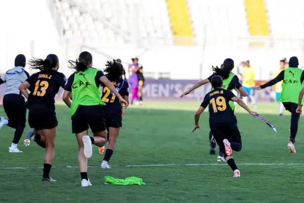 فرحة لاعبات مسار المصري عقب الفوز على صن داونز الجنوب أفريقي (الشرق الأوسط)