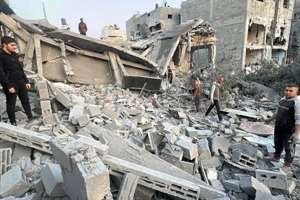 جانب من الدمار جرّاء الغارات الإسرائيلية على قطاع غزة (رويترز)