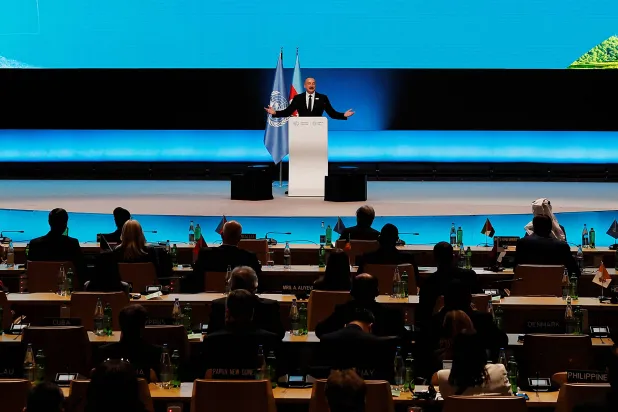 الرئيس الأذربيجاني إلهام علييف يتحدث في حفل افتتاح مؤتمر الأمم المتحدة للتغير المناخي (رويترز)