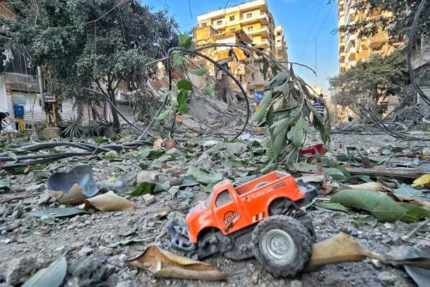 الألعاب المتناثرة تختزل الطفولة المقهورة (عدنان الحاج علي)