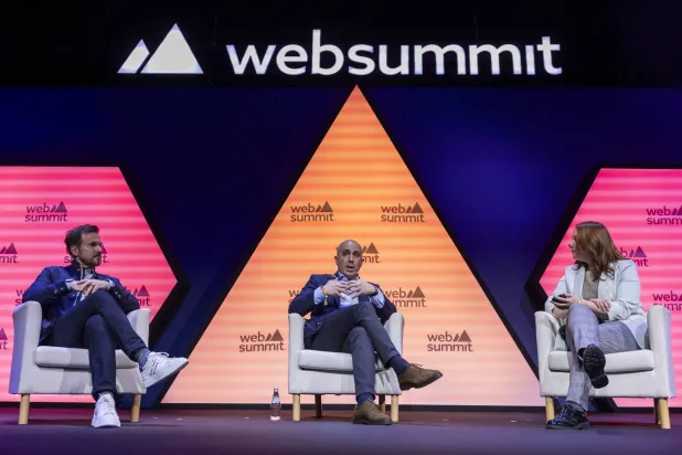 خلال جلسة في «قمة الويب» 2024 في لشبونة عاصمة البرتغال 12 نوفمبر 2024 (إ.ب.أ)