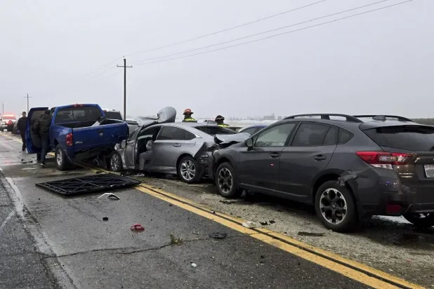 حادث تصادم وقع نتيجة عاصفة ترابية بكاليفورنيا (أ.ب)